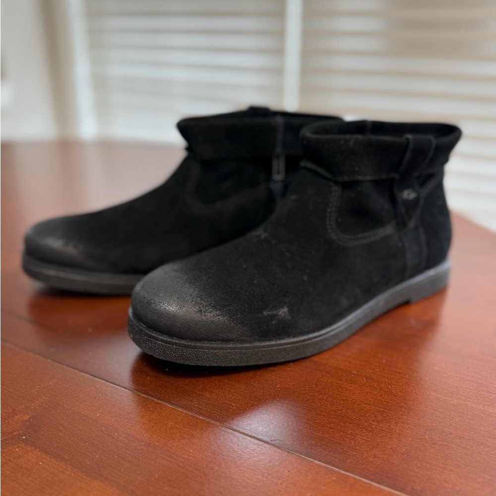 NWOT - UGG Josefene Cuff Boots- Black Suede Leather - size 8.5